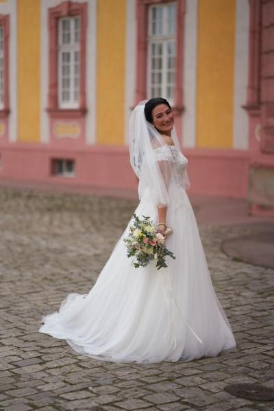 A Kesim Yan Kol Detaylı Gelinlik Modeli