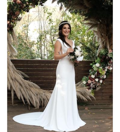 Derin V Yaka Saten Balık Gelinlik 