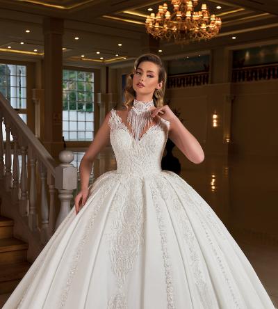 Kasnak Dantel İşlemeli V Yaka Prenses Gelinlik