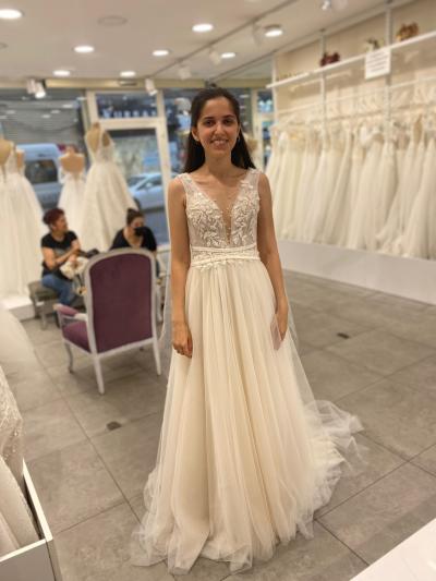 Nute Rengi Üç Boyutlu Gelinlik Modeli