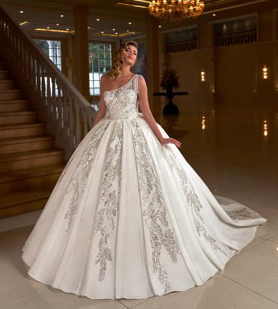 Tek Omuzlu Sarkaç Detaylı Prenses Gelinlik