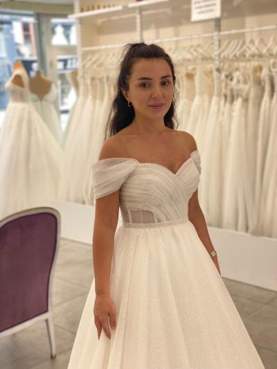 Yan Kol Detaylı Drapeli A Kesim Gelinlik Modeli